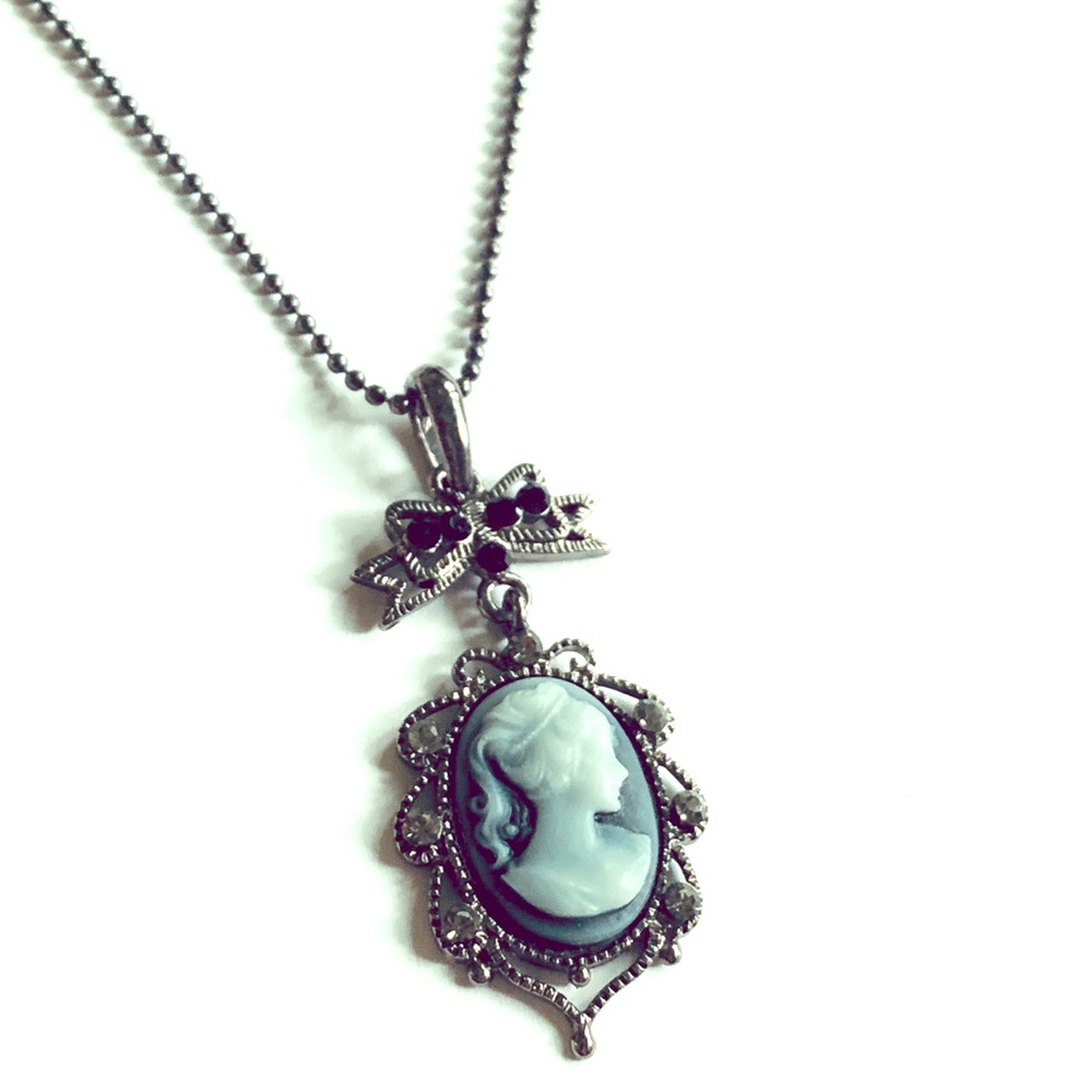 Cameo bow pendant rhinestone black blue necklace